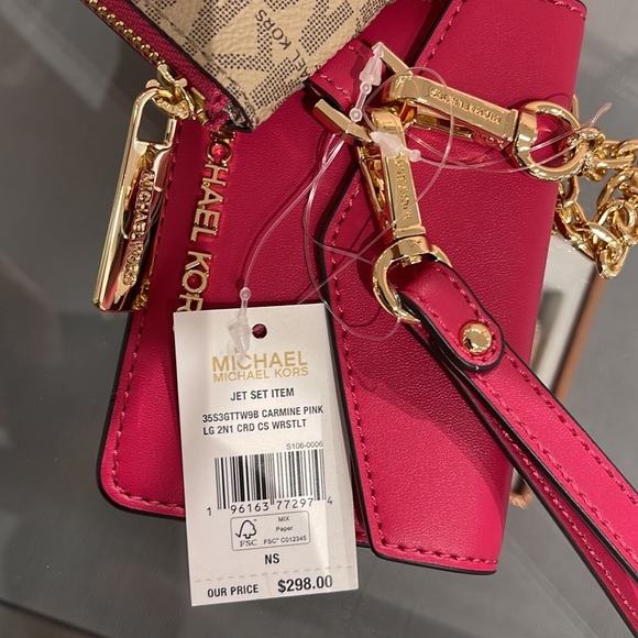 MICHAEL KORS JET SET ITEM LG 2 in 1 CARD CASE & WRISTLET
Carmine Pink 
NWT - Picture 9 of 16